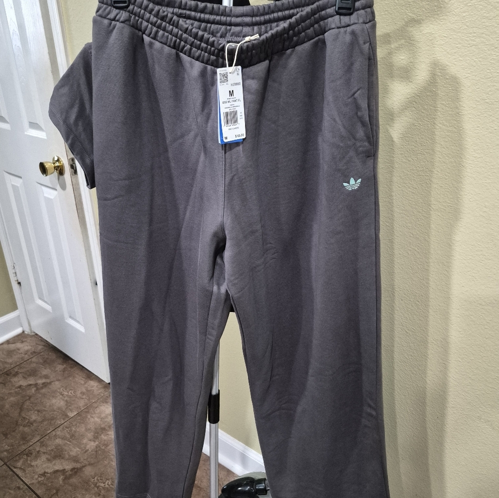 Adidas ESS Women's Wide Leg Pants Gray W/ Matching Tee Size M